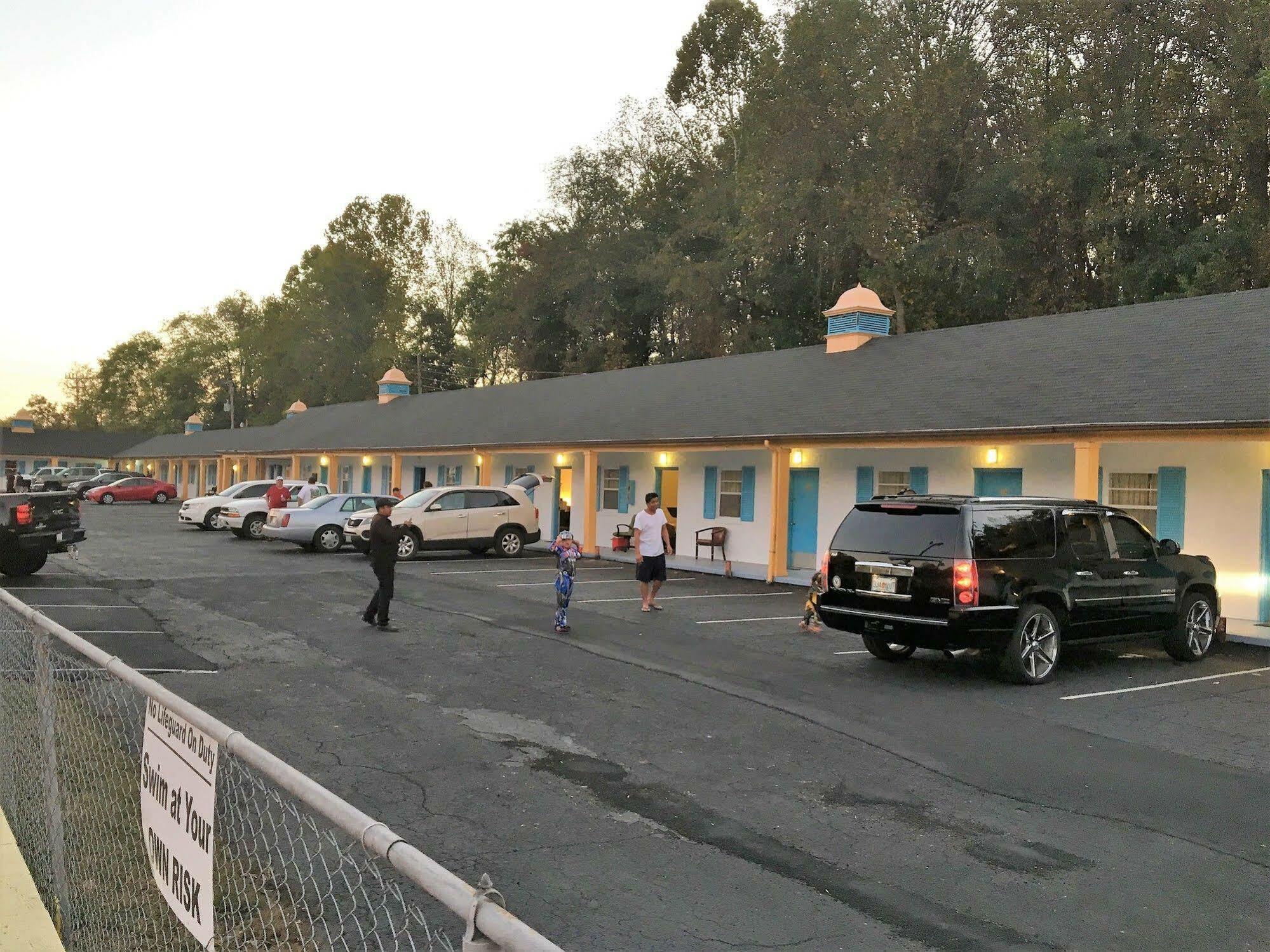 Travel Inn Martinsville Exterior photo
