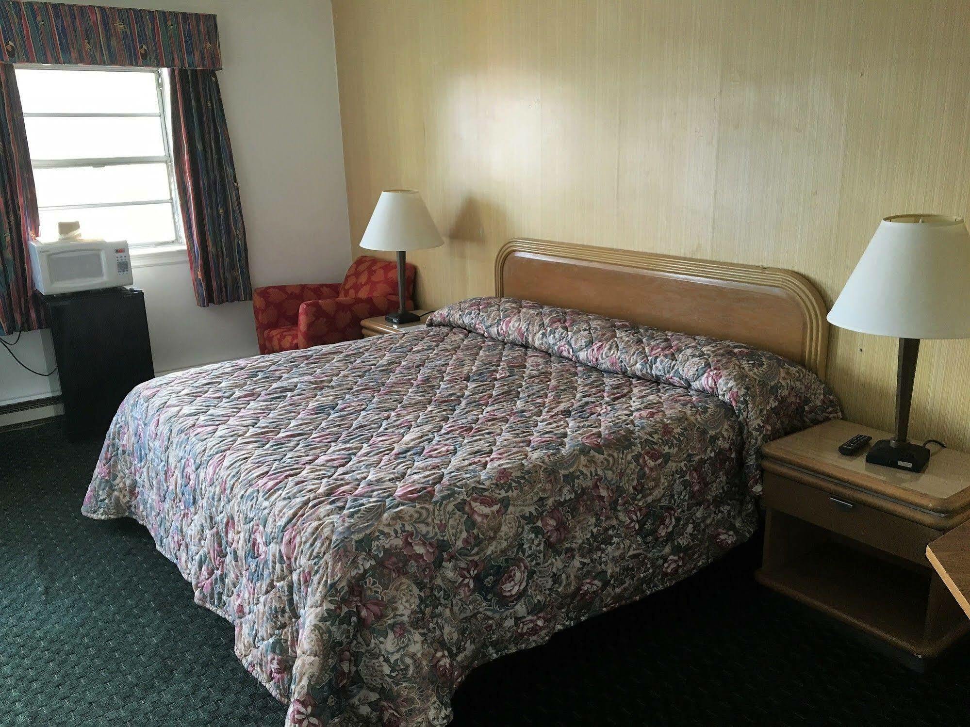 Travel Inn Martinsville Exterior photo