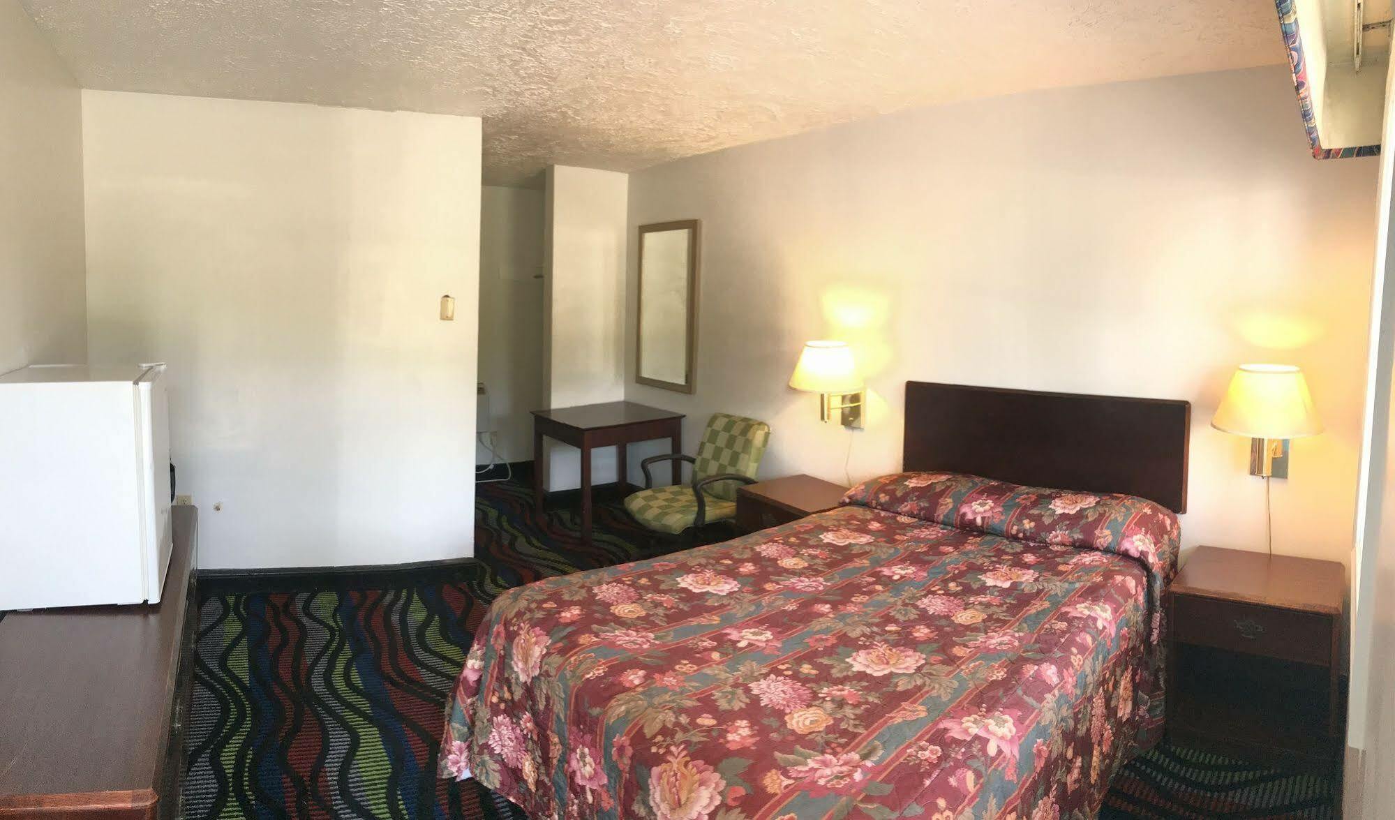 Travel Inn Martinsville Exterior photo