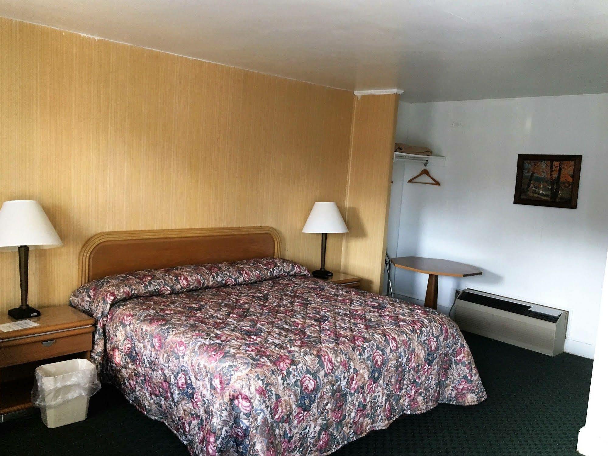 Travel Inn Martinsville Exterior photo